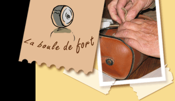 Logo boule de fort et photo d'une sacoche de cuir pour ranger les boules de fort